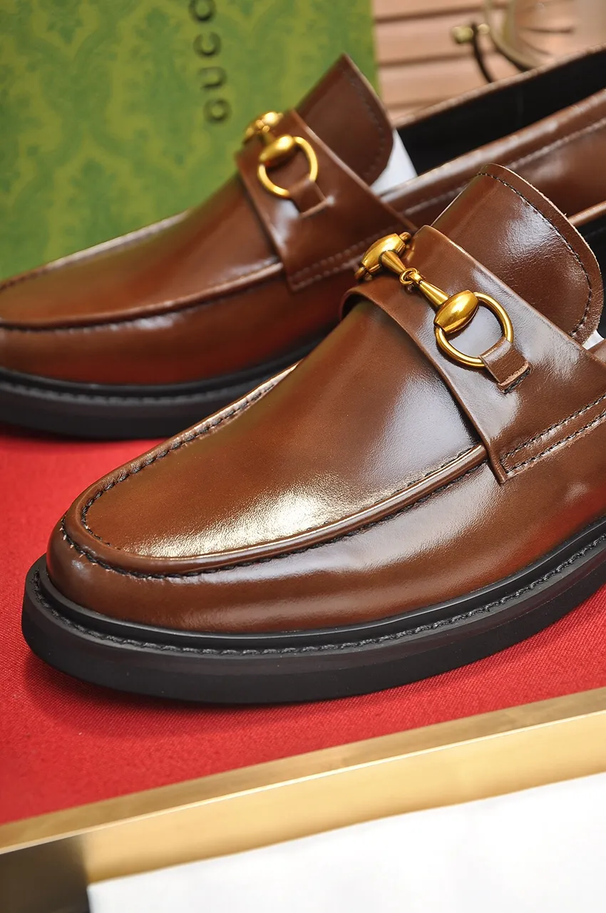 Men's shoes💰540💶Italy's top luxury men's shoe giant (GUCCI) (Gucci) (full cowhide lining) new arrival🍃Original European style🔰 Pleasant to the eye😍In order to make the shoes more durable and non-deformable🌀The production continues to follow traditional methods but there is still no lack of innovation💪Choose original sheepskin for the leather♻️ Smooth and natural And extra bright ⭐Made of imported cowhide, the first choice of rich people 38-45 (45 customized)